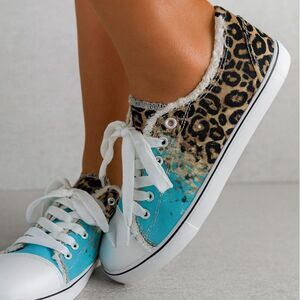 NWOB Sky Blue Leopard Ombre Sneakers Lace-Up Tennis Shoes Women's US 7.5-8 EU 39